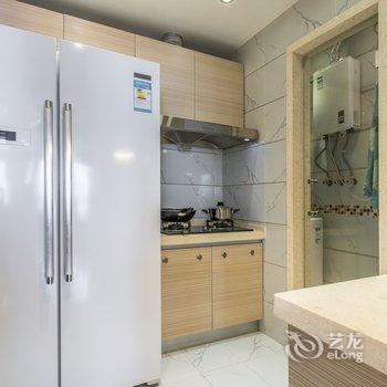 重庆西宅解放碑地铁上豪装超大两居室高档公寓酒店提供图片