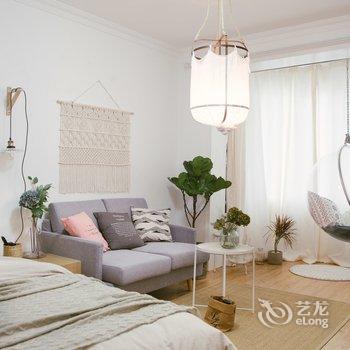 上海艺术·家静安寺黑白至上主义概念小屋(赵家桥路店)酒店提供图片