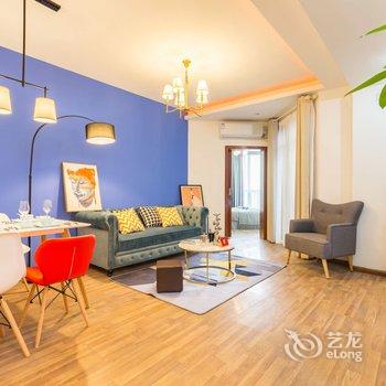 成都红色热情普通公寓(红星路四段店)酒店提供图片