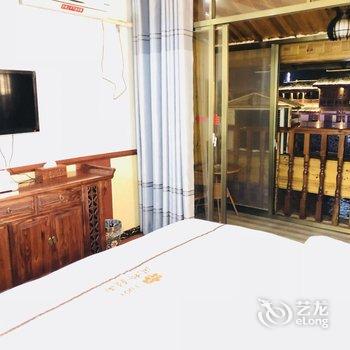 凤凰风桥轻雨临江吊脚楼客栈酒店提供图片