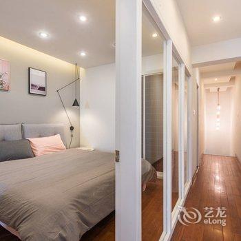 成都穿阅·成都春熙路北欧跃层双卧室套房复式酒店酒店提供图片