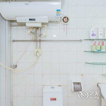 青岛海边的家啤酒城地铁100米宽敞大三居普通公寓酒店提供图片