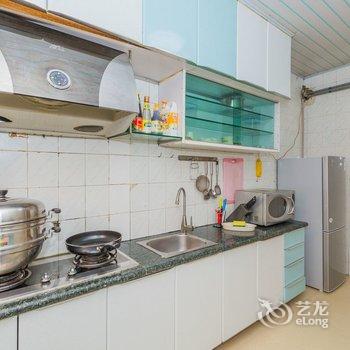 青岛海边的家啤酒城地铁100米宽敞大三居普通公寓酒店提供图片