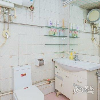 青岛海边的家啤酒城地铁100米宽敞大三居普通公寓酒店提供图片