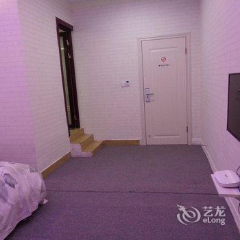 凤凰一家人客栈酒店提供图片