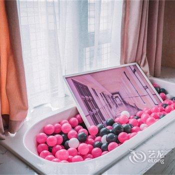 武汉v+唯宜艺术酒店楚河汉街店酒店提供图片