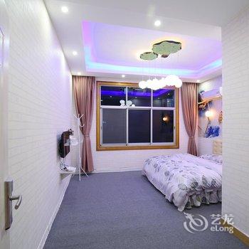 凤凰一家人客栈酒店提供图片
