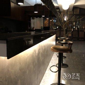 新平磨岩客栈酒店提供图片