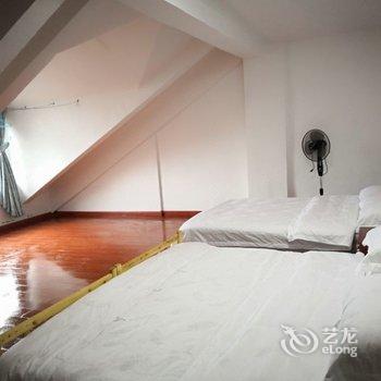 重庆仙女山游客接待中心对面三层复式度假房公寓(银杏大道分店)酒店提供图片