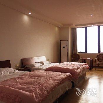 重庆仙女山游客接待中心对面三层复式度假房公寓(银杏大道分店)酒店提供图片