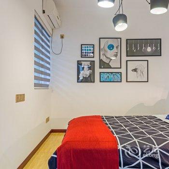 重庆现代简约风普通公寓(北城二路店)酒店提供图片