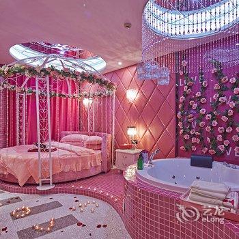 天津万爱情侣主题酒店(小白楼店)酒店提供图片