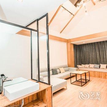 西双版纳堇舍客栈(西双版纳泼水广场店)酒店提供图片