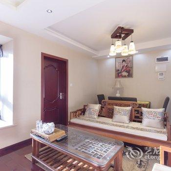 重庆凤窠—重庆工商大学交通大学+3号轨+国风公寓(回龙路分店)酒店提供图片