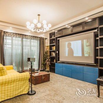 武汉光谷步行街大四房150平独立入户花园美式休闲公寓(小何村路分店)酒店提供图片