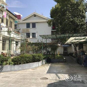 上海苏月特色民宿(乌鲁木齐南路分店)酒店提供图片