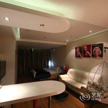 成都红堡特色主题公寓酒店提供图片