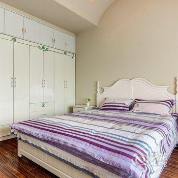 成都都江堰景区清新浪漫套房复式酒店提供图片