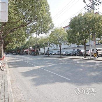 上海何先生特色民宿(程家桥路分店)酒店提供图片