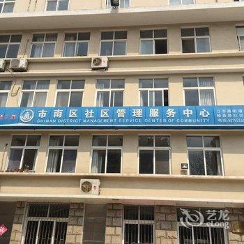 青岛大学路旁新装复试近栈桥火车站复式酒店提供图片