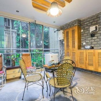 重庆渝哥特色民宿(天马路分店)酒店提供图片