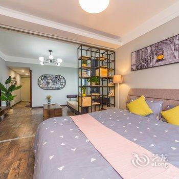 重庆乐乎居解放碑核心商圈旁楼下双地铁普通公寓酒店提供图片