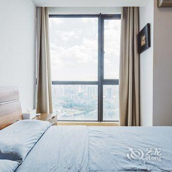 重庆在37楼俯瞰渝中半岛城市天际线江景两房普通公寓酒店提供图片