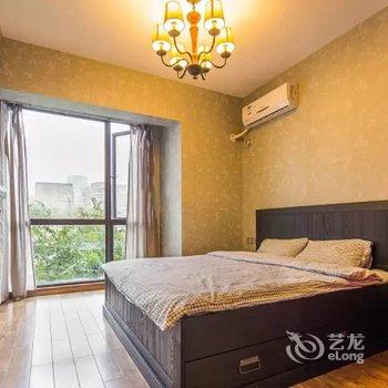 重庆在37楼俯瞰渝中半岛城市天际线江景两房普通公寓酒店提供图片