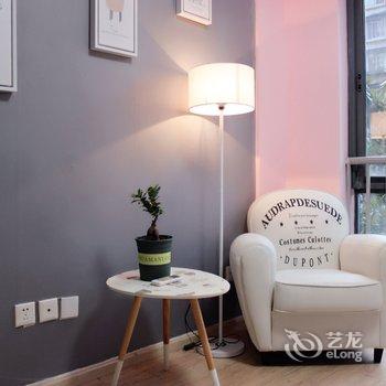 成都诗与胡说复式(分店)酒店提供图片