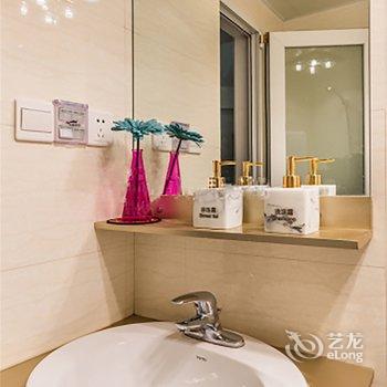 重庆modern times 三居含接机普通公寓酒店提供图片