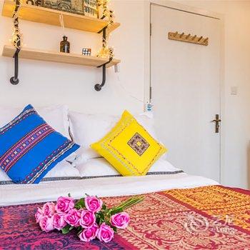 重庆modern times 三居含接机普通公寓酒店提供图片