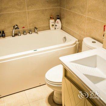 重庆西宅解放碑地铁上豪装超大两居室高档公寓酒店提供图片