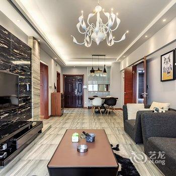 重庆西宅解放碑地铁上豪装超大两居室高档公寓酒店提供图片