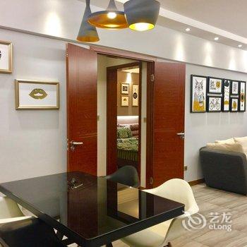 重庆西宅解放碑地铁上豪装超大两居室高档公寓酒店提供图片