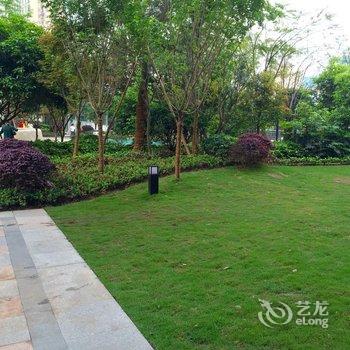 重庆西宅解放碑地铁上豪装超大两居室高档公寓酒店提供图片