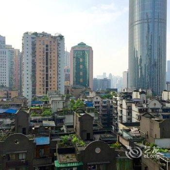 重庆西宅解放碑地铁上豪装超大两居室高档公寓酒店提供图片