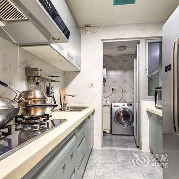 重庆西宅解放碑地铁上豪装超大两居室高档公寓酒店提供图片