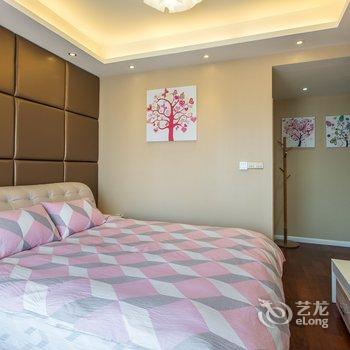 重庆西宅解放碑地铁上豪装超大两居室高档公寓酒店提供图片