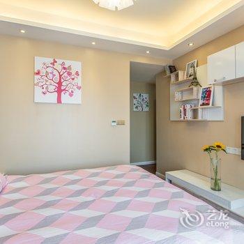 重庆西宅解放碑地铁上豪装超大两居室高档公寓酒店提供图片