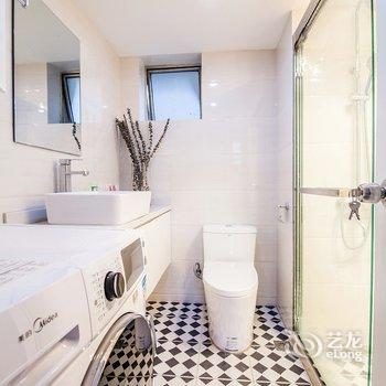 上海百年历史建筑之家普通公寓(虹桥路店)酒店提供图片