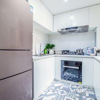 上海百年历史建筑之家普通公寓(虹桥路店)酒店提供图片