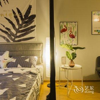 重庆乐乎居解放碑核心商圈旁楼下双地铁普通公寓酒店提供图片