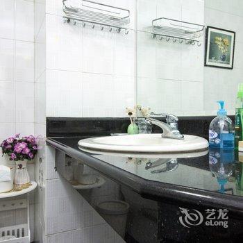 北京亚运村鸟巢地铁十号线温馨简约大四居普通公寓酒店提供图片