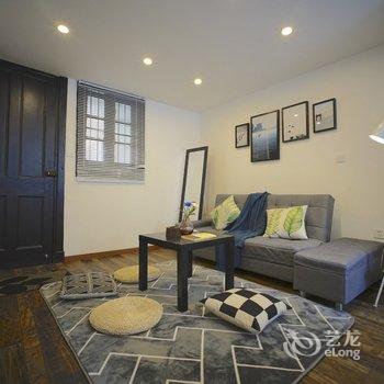 上海上海小鱼家复式(石门一路店)酒店提供图片