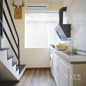 上海上海小鱼家复式(石门一路店)酒店提供图片