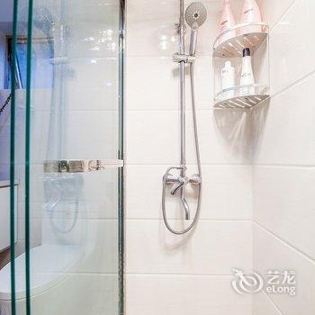 上海百年历史建筑之家普通公寓(虹桥路店)酒店提供图片