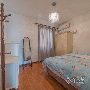 重庆解放碑安静小区家居2房普通公寓酒店提供图片