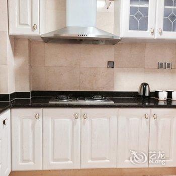 上海上海飞屋UP普通公寓(伊犁南路黄金城道店)酒店提供图片