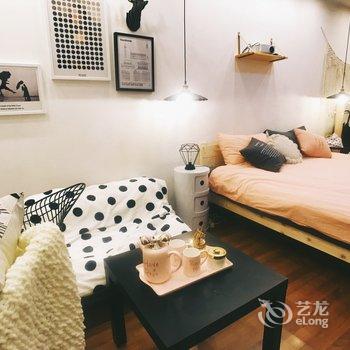 重庆解放碑边边大脑壳的窝公寓(五四路分店)酒店提供图片