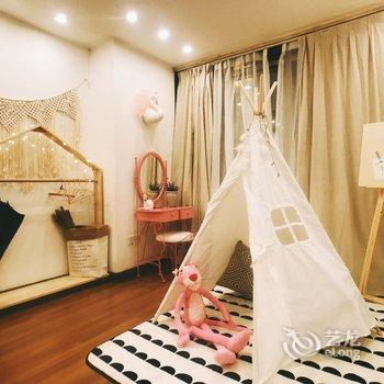 重庆解放碑边边大脑壳的窝公寓(五四路分店)酒店提供图片